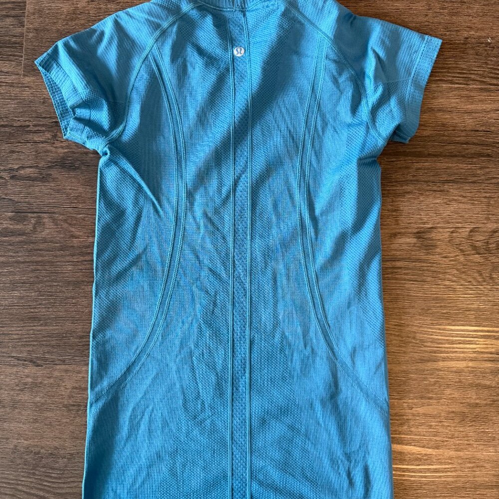 BLUE LULULEMON TOP - Picture 3 of 3